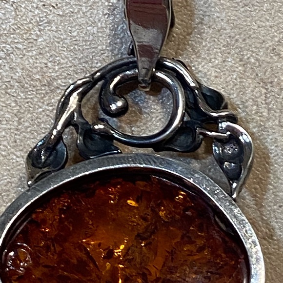 Amber sterling silver pendant statement necklace with intricate floral design - Picture 11 of 11